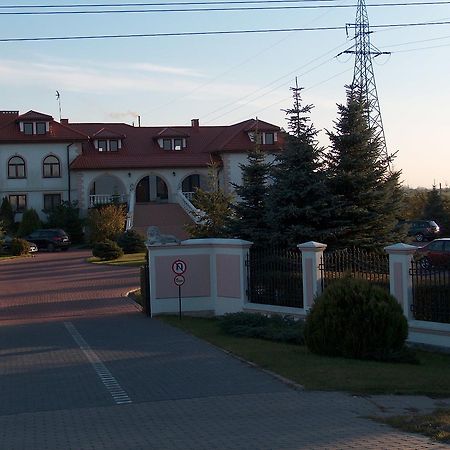 Hotel Pod Lwami Błonie Exterior foto