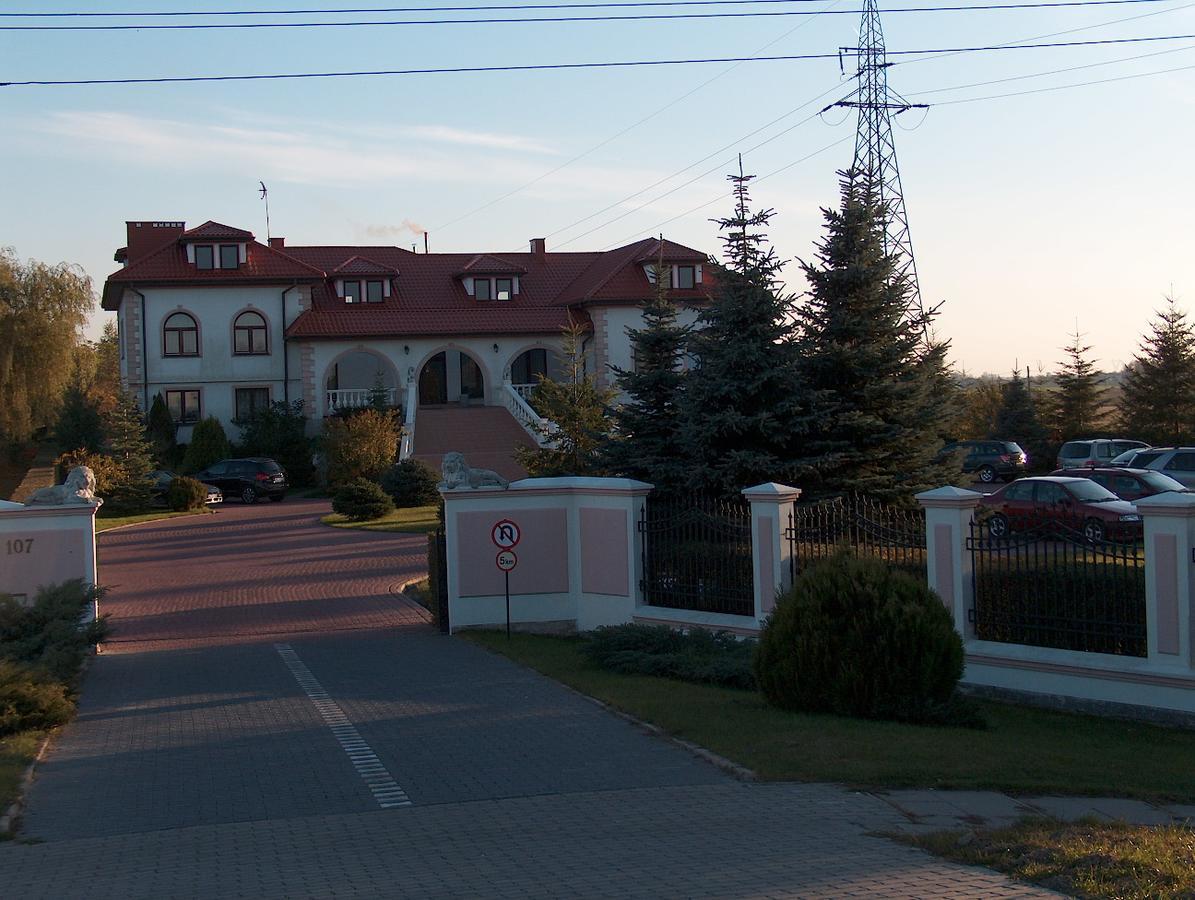 Hotel Pod Lwami Błonie Exterior foto